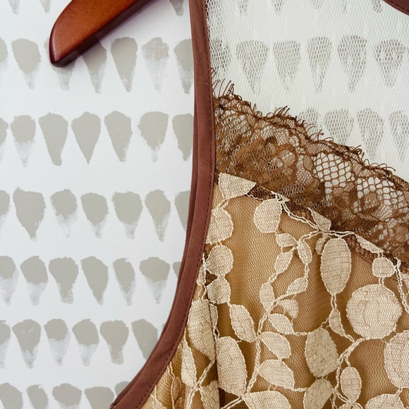 Ryu lace overlay dress with sheer neckline - size Large - Picture 3 of 7